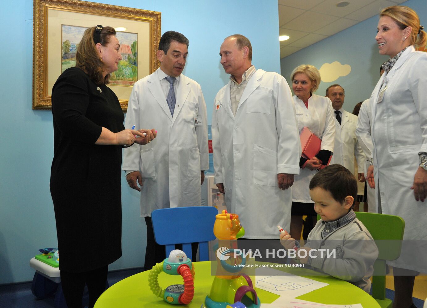 В.Путин посетил госпиталь "Мать и Дитя" в Подмосковье