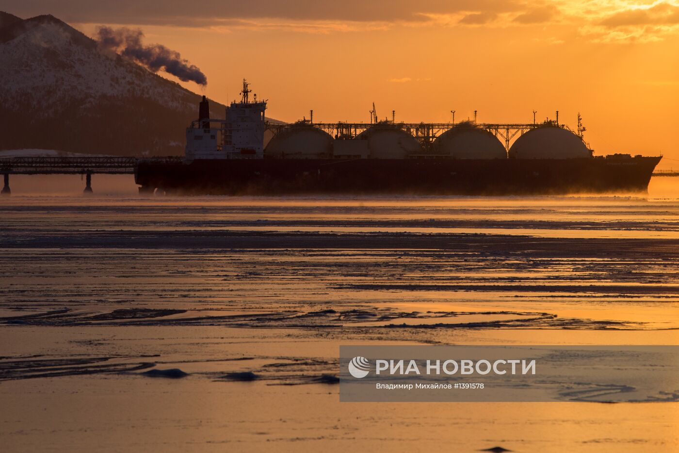 Рассвет на побережье залива Анива