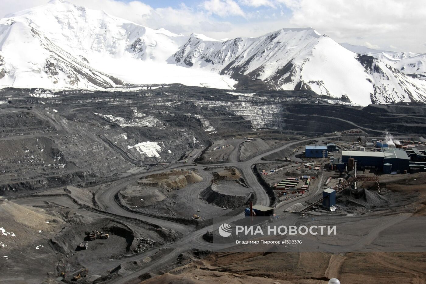 Золотоносный рудник Кумтор в Киргизии