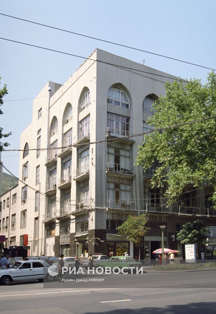 Здание редакции газеты "Заря Востока" в Тбилиси