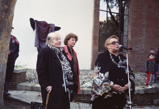 На открытии памятника кинорежиссеру С.И. Параджанову