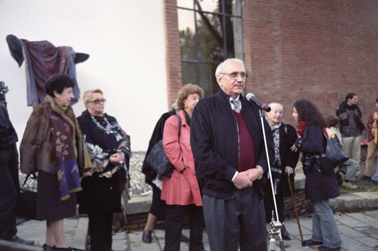На открытии памятника кинорежиссеру С.И. Параджанову