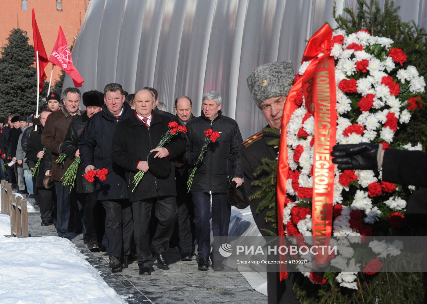 Возложение цветов к могиле И.В.Сталина у Кремлевской стены