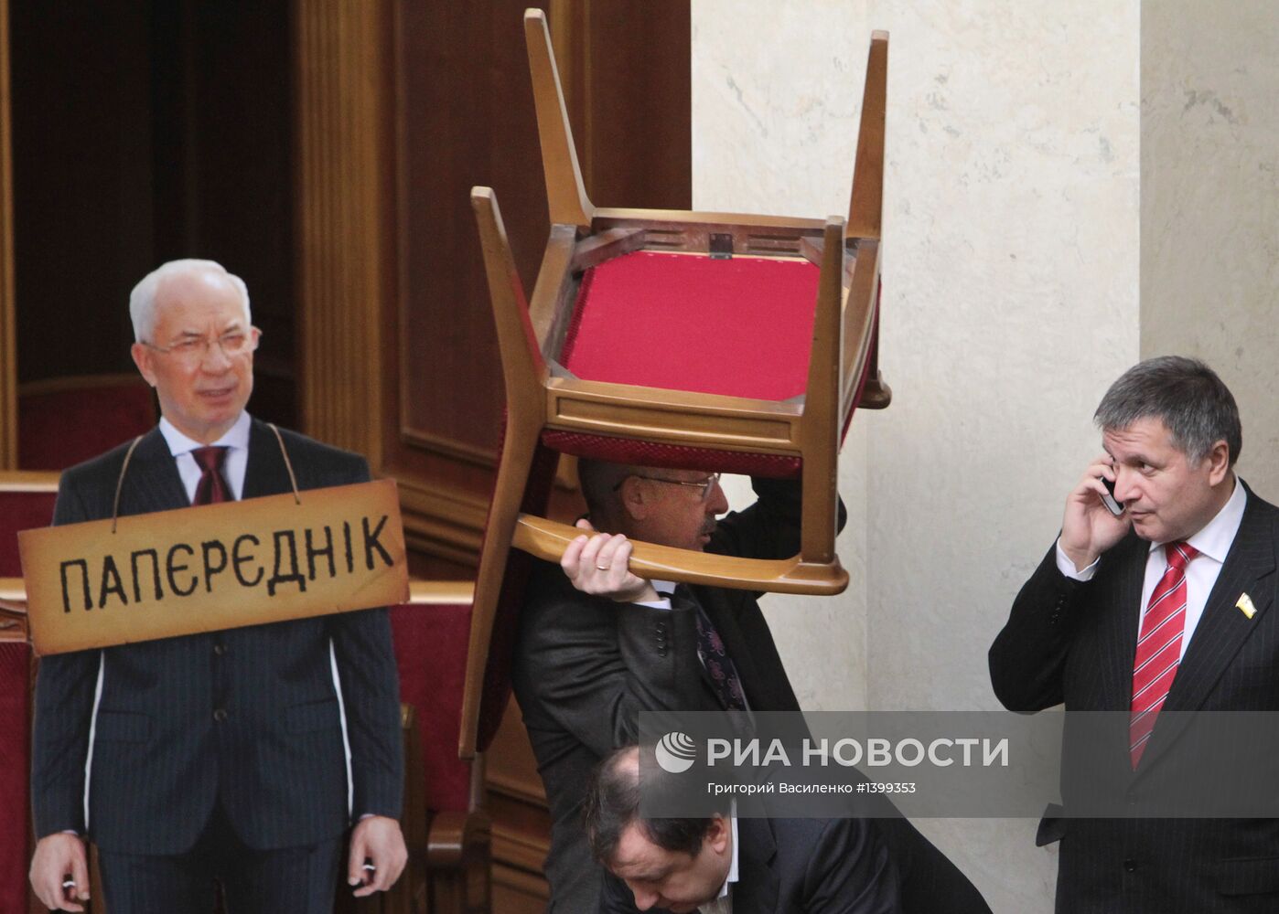 Оппозиция заблокировала президиум Верховной Рады Украины