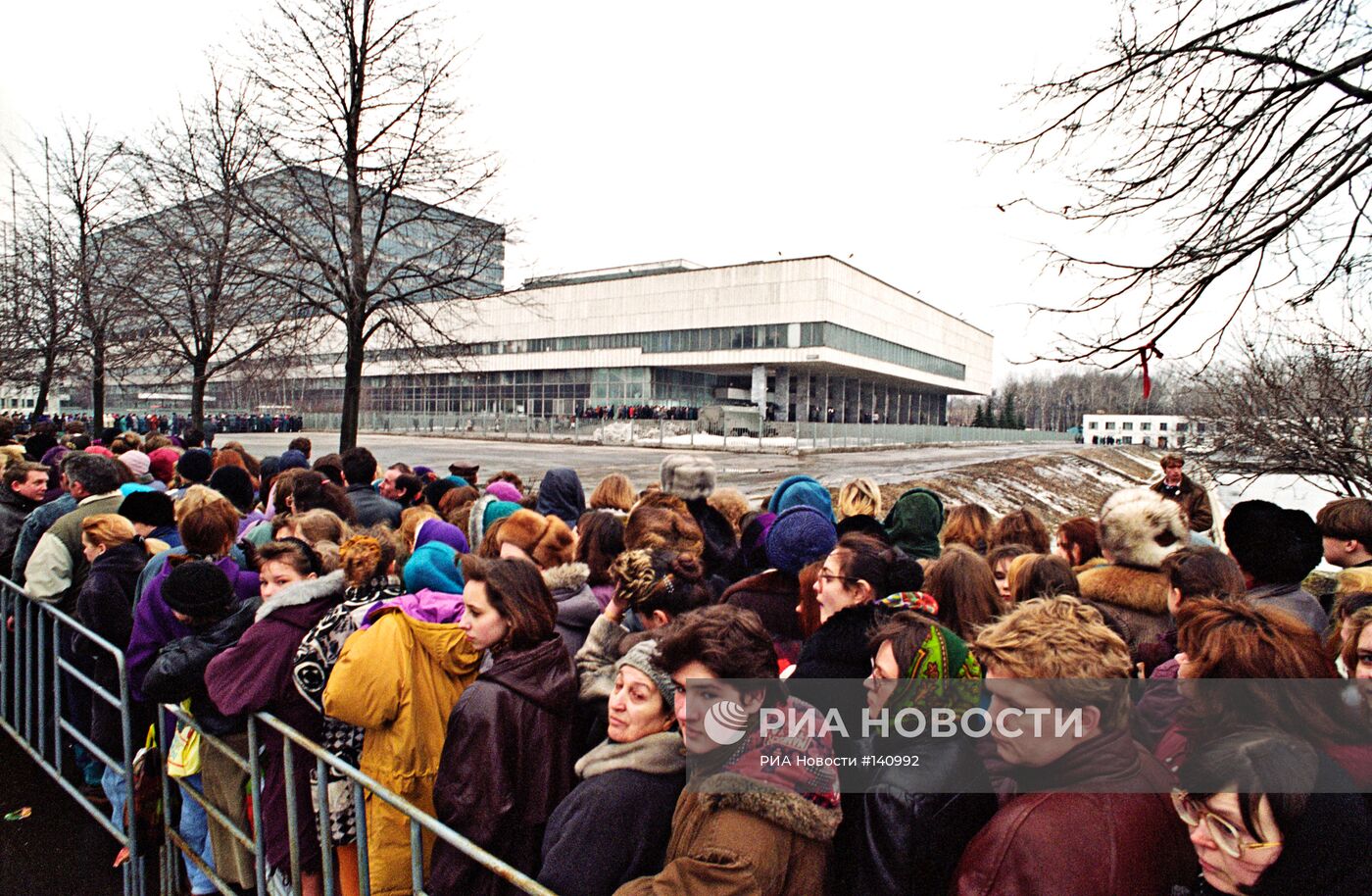 В день гибели В. Листьева у телецентра "Останкино"