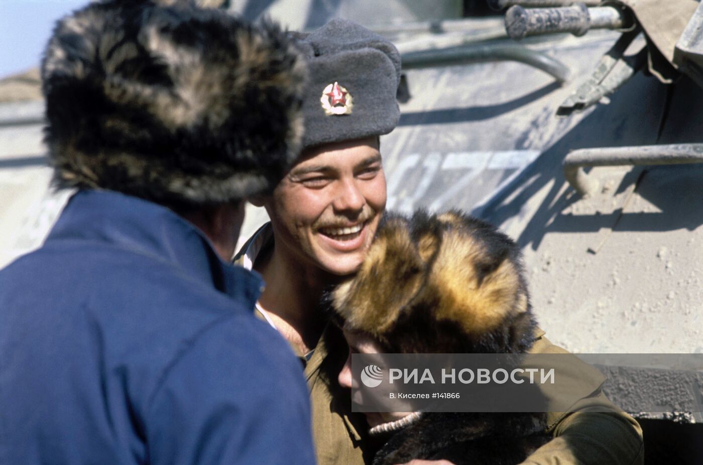 ВЫВОД ВОЙСК ИЗ АФГАНИСТАНА СОЛДАТ ВСТРЕЧА С РОДНЫМИ