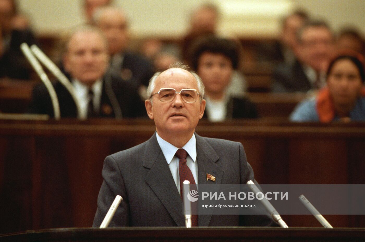 Горбачев кпсс. Горбачев 1990. Выступление м с горбачева. Горбачев 1991. Выступление м с горбачева.