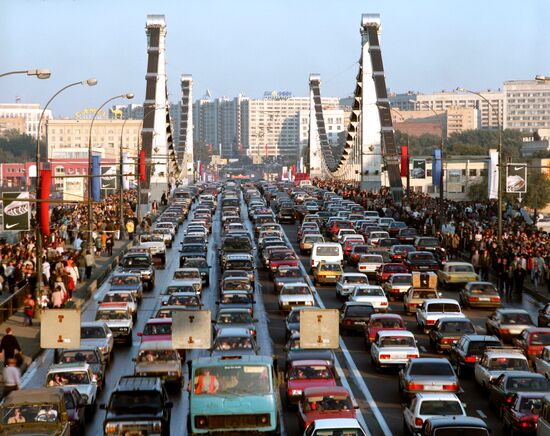 Автомобильный затор на Крымском мосту