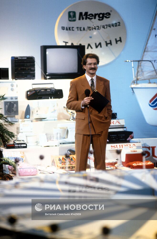 Ведущий телепрограммы "Поле чудес" В. Листьев