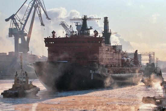 АТОМНЫЙ ЛЕДОКОЛ