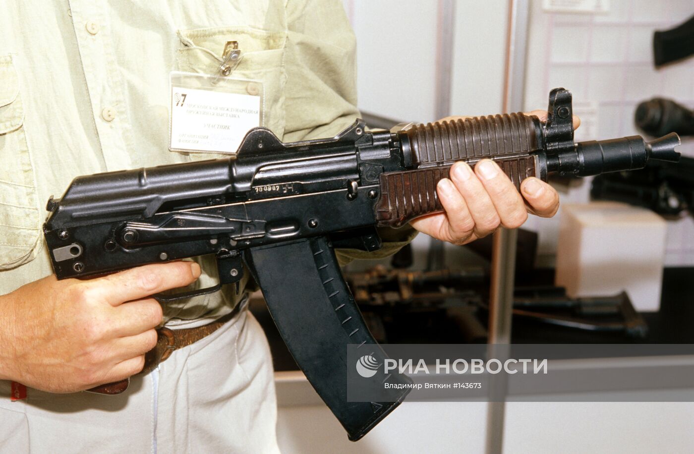 Автомат системы Калашникова на оружейной выставке в Сокольниках