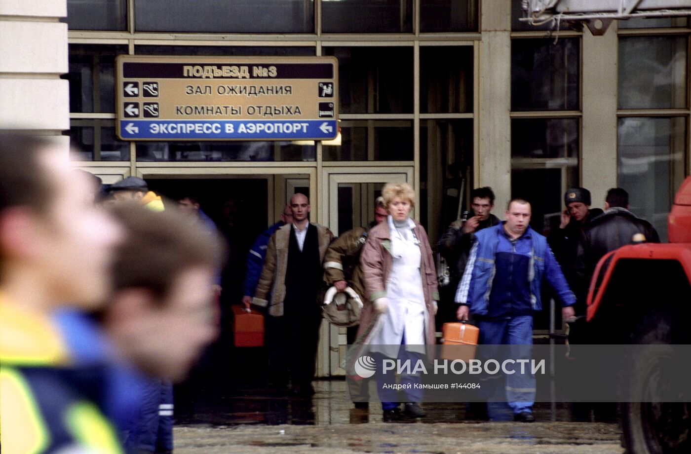 Бригада "скорой помощи" во время теракта в московском метро