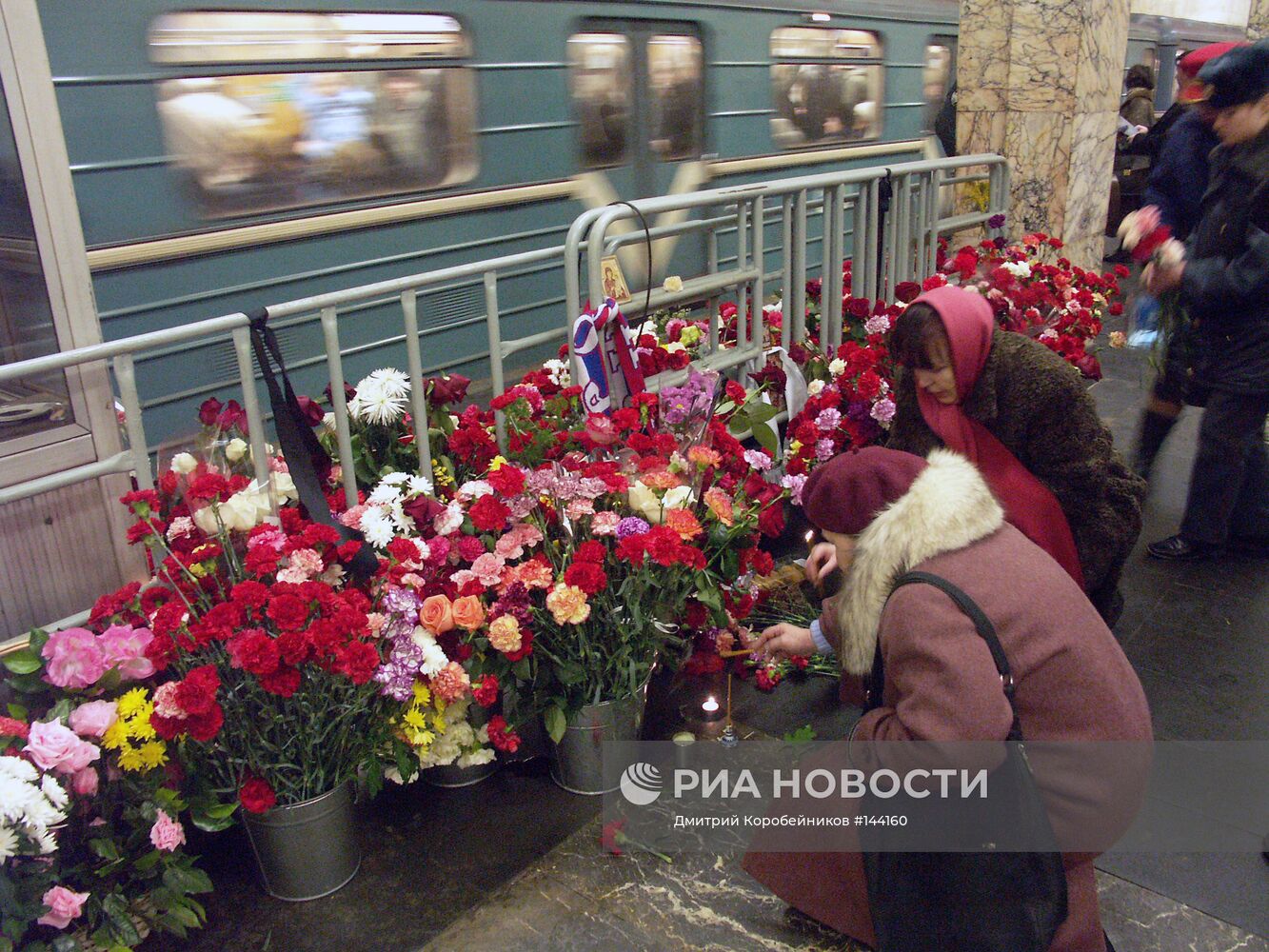 Цветы на станции "Автозаводская"