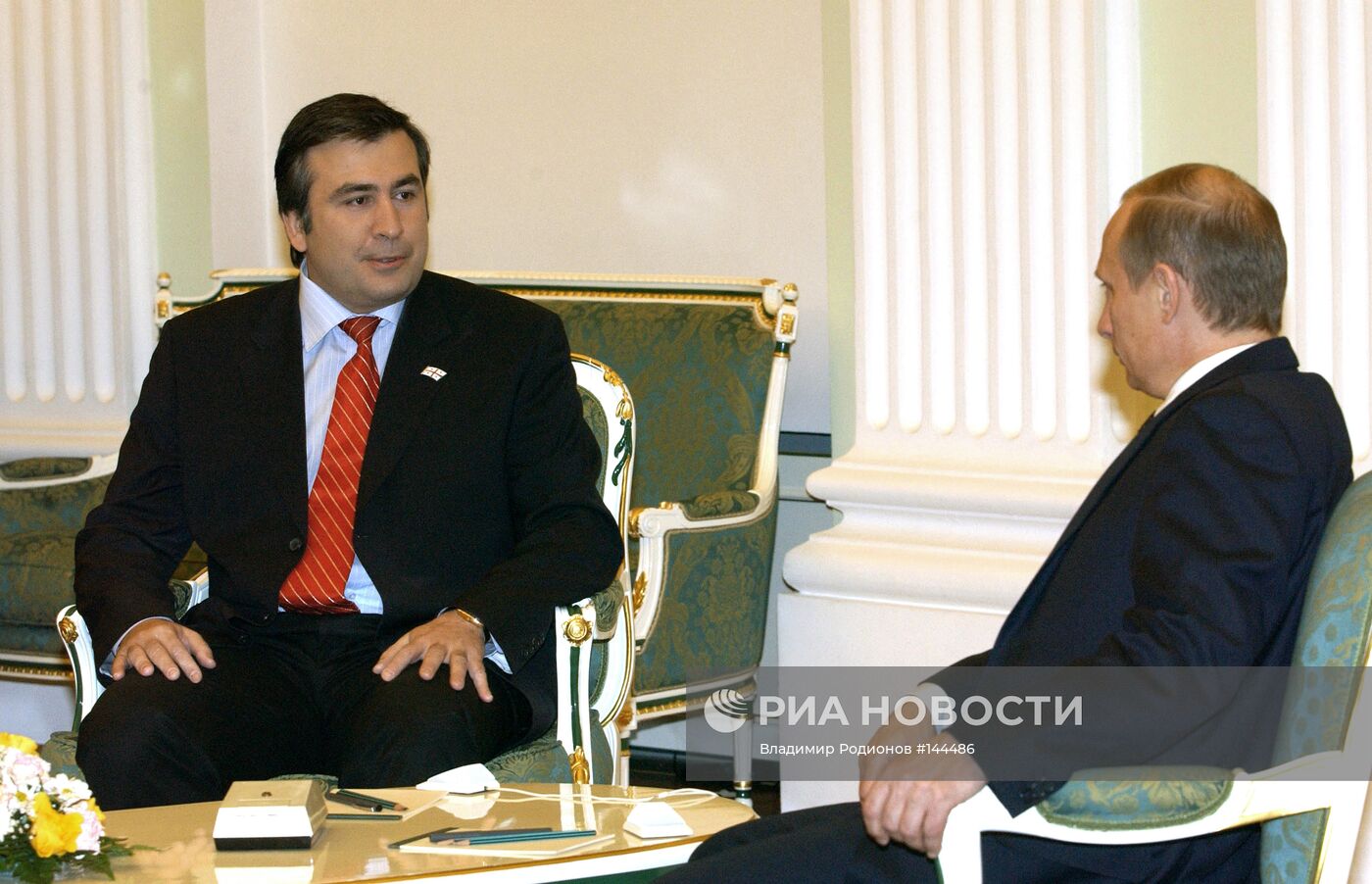 ПУТИН СААКАШВИЛИ ВСТРЕЧА БЕСЕДА БКРЕМЛЬ