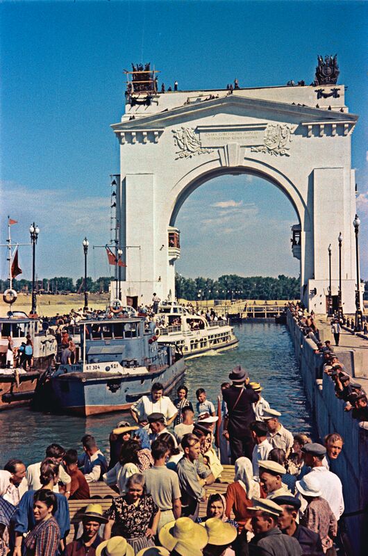 27 июля - Открыт судоходный Волго-Донской канал имени В.И. Ленина