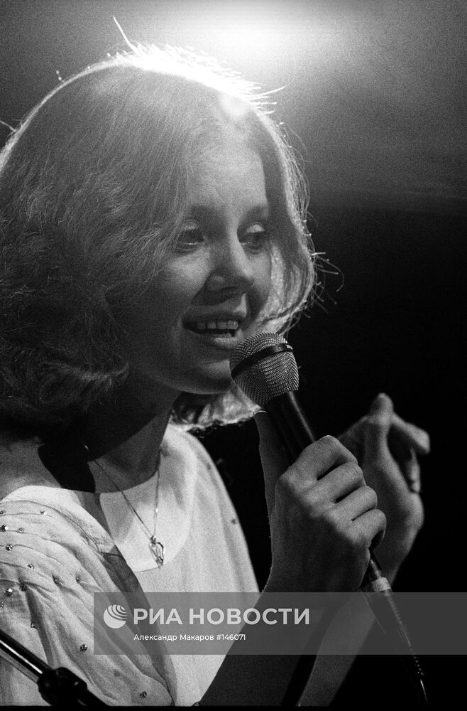 Эстрадная певица Людмила Сенчина