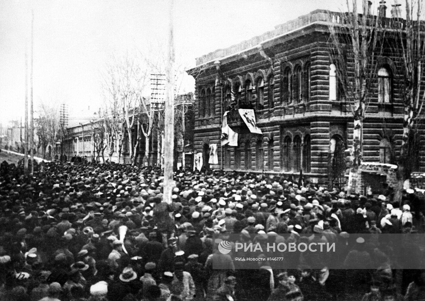 Митинг трудящихся города Эривани в 1920 году