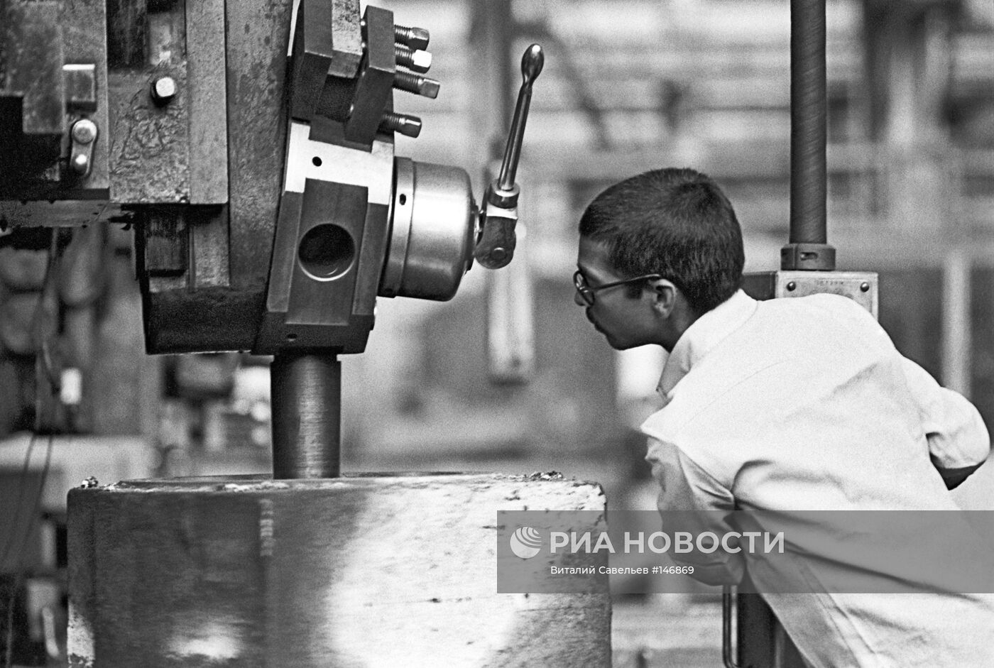 ИНДИЯ ЗАВОД СТАНОК СССР РАБОЧИЙ