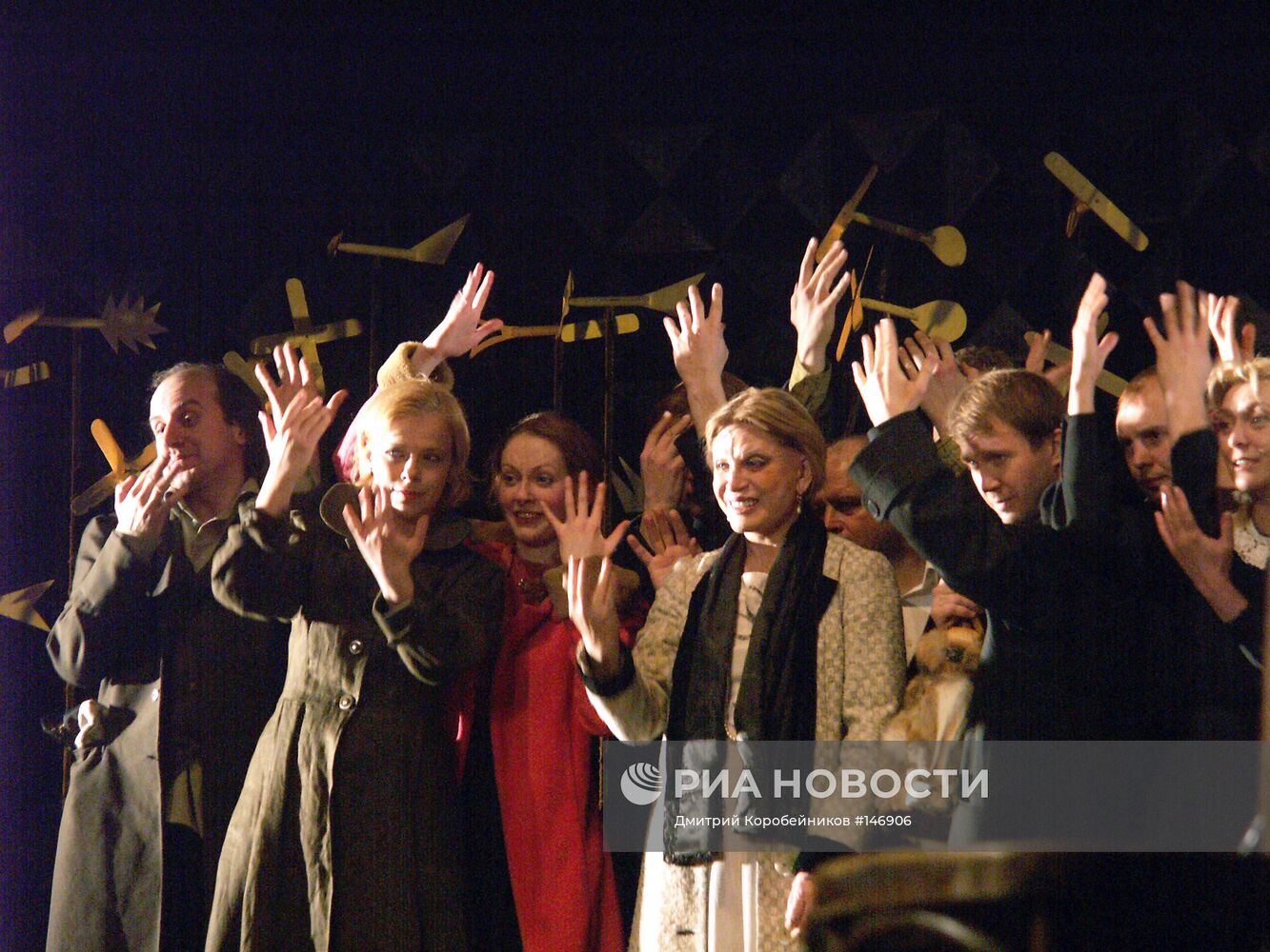 СПЕКТАКЛЬ "ВИШНЕВЫЙ САД" СЦЕНА