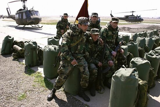 Грузинские военнослужащие перед отправкой в Ирак