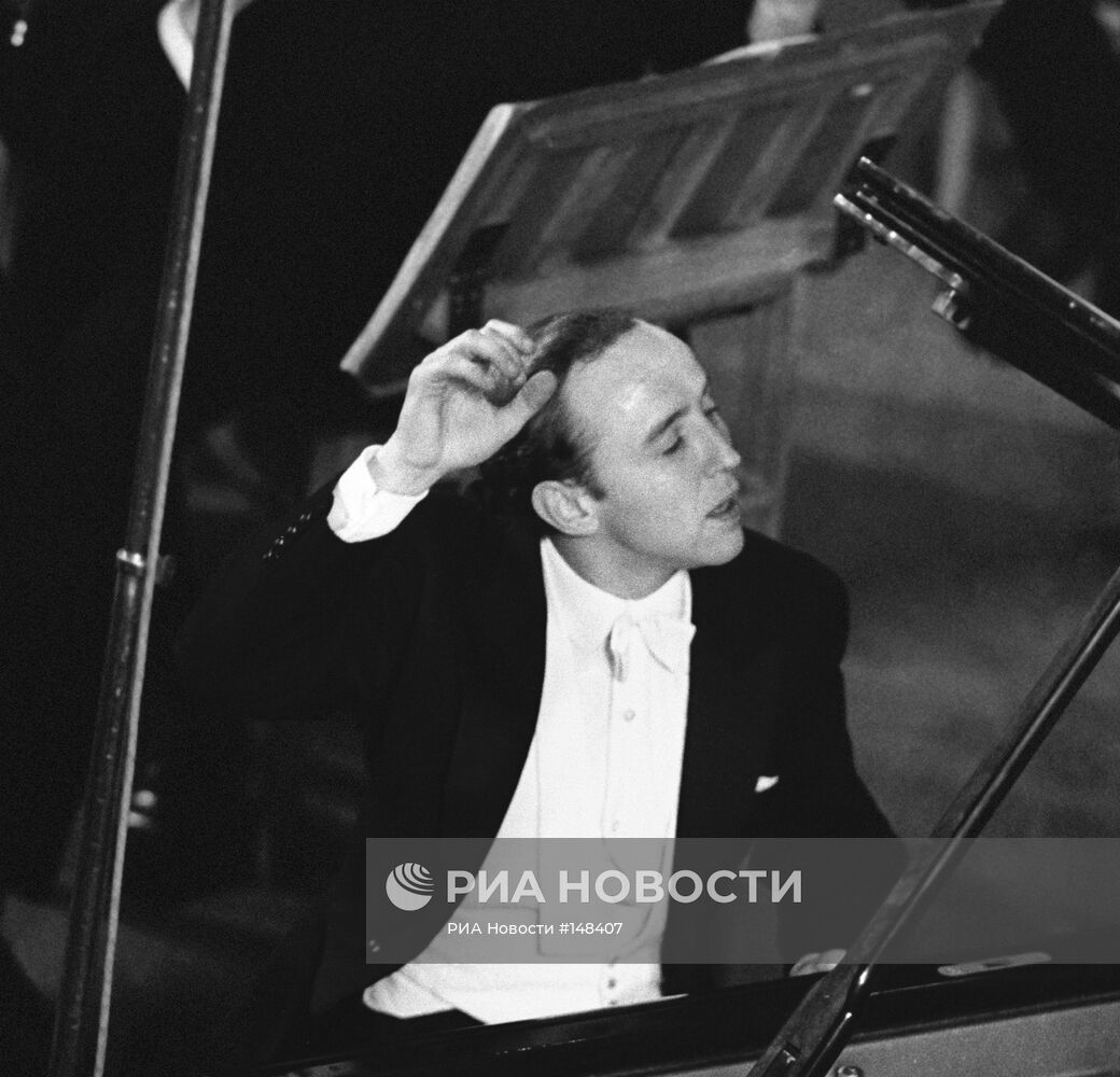 Пианист Владимир Крайнев