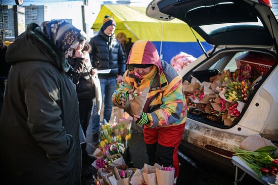 Продажа цветов в преддверии Международного женского дня