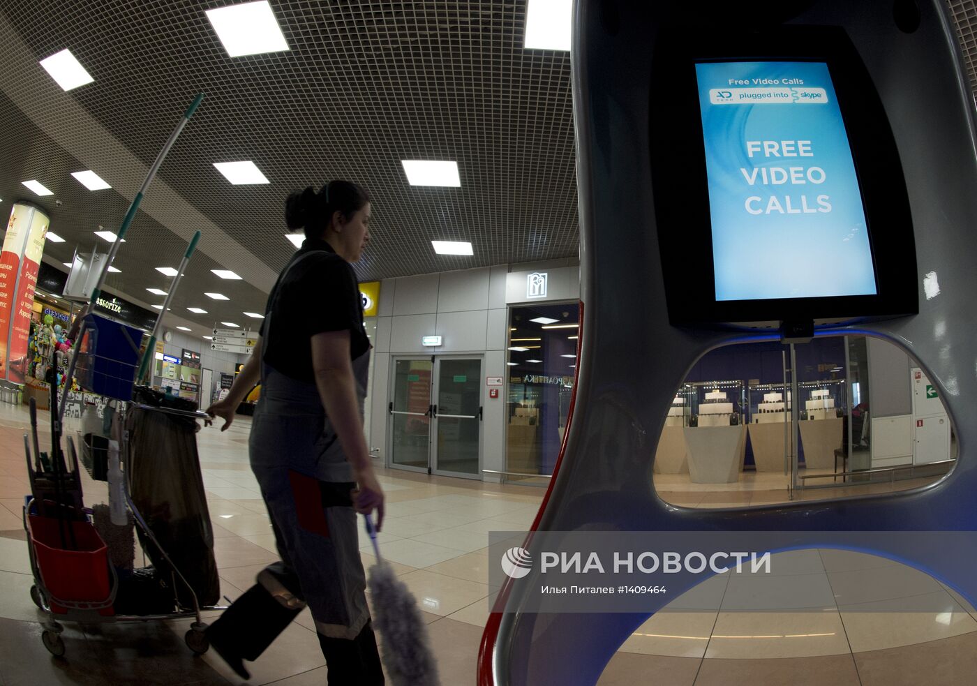 В Шереметьево установили бесплатные Skype-кабинки