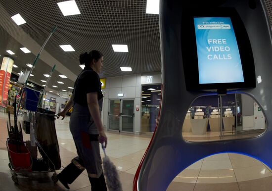 В Шереметьево установили бесплатные Skype-кабинки