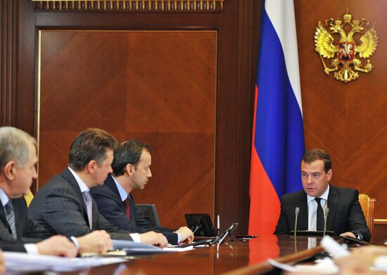 Д.Медведев провел совещание по вопросу региональной авиации