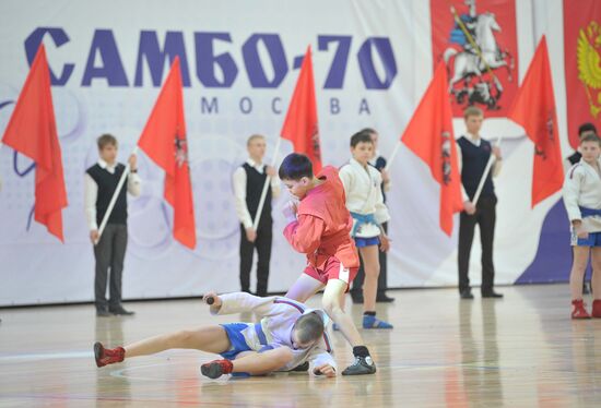 В.Путин посетил центр образования "Самбо-70"