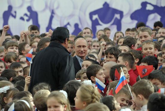 В.Путин посетил центр образования "Самбо-70"
