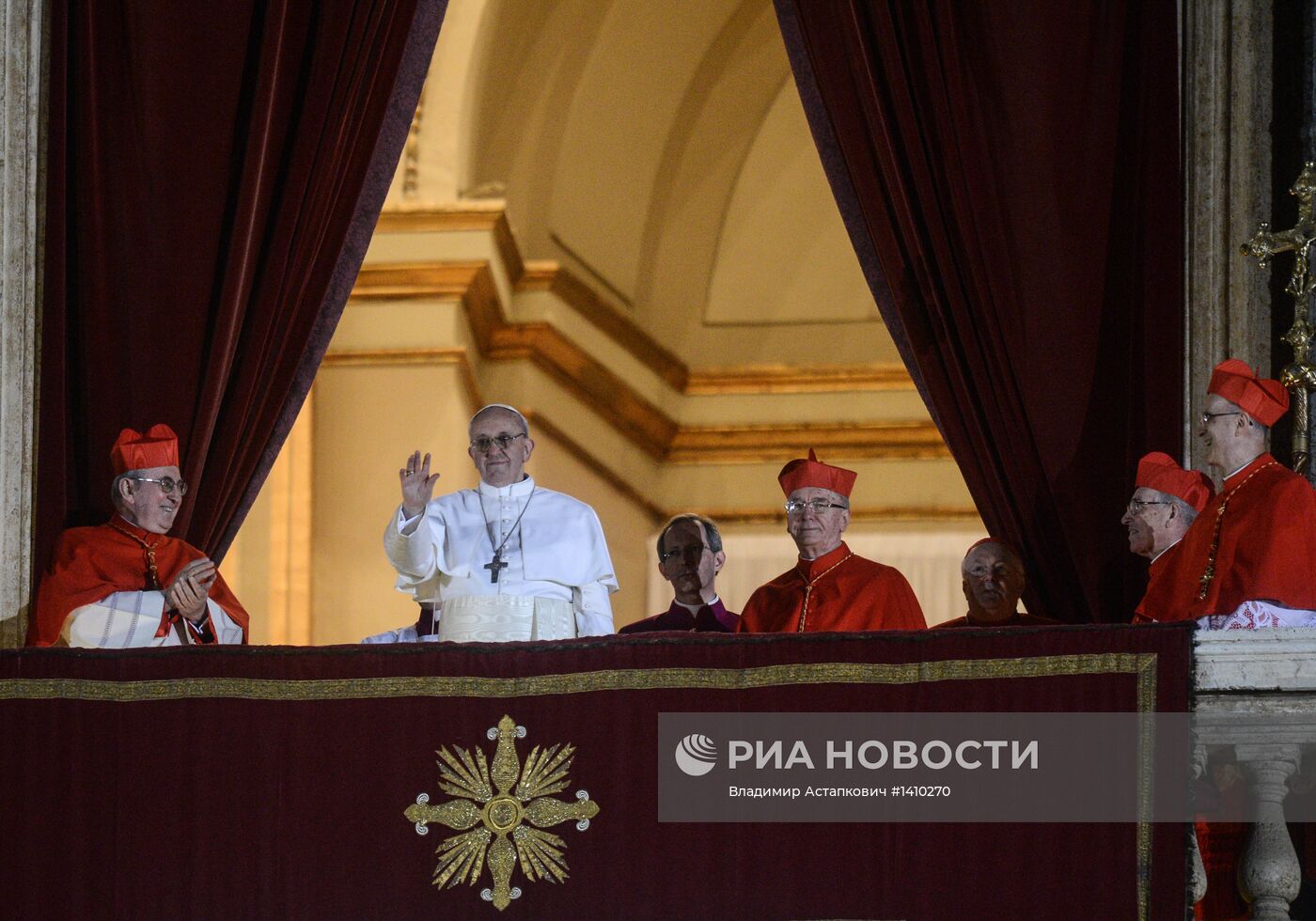 Аргентинский кардинал стал новым папой римским Франциском
