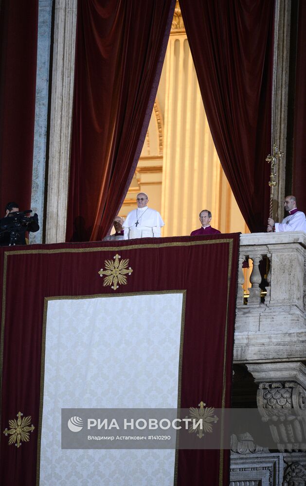 Аргентинский кардинал стал новым папой римским Франциском