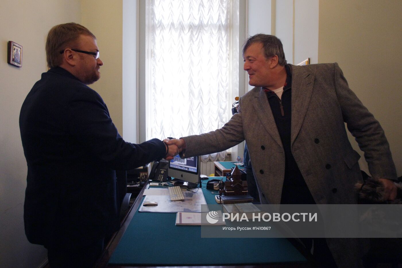 Стивен Фрай прибыл с визитом в Санкт-Петербург