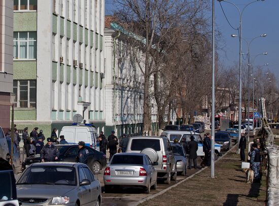 Преступник удерживает заложников в Астраханском колледже