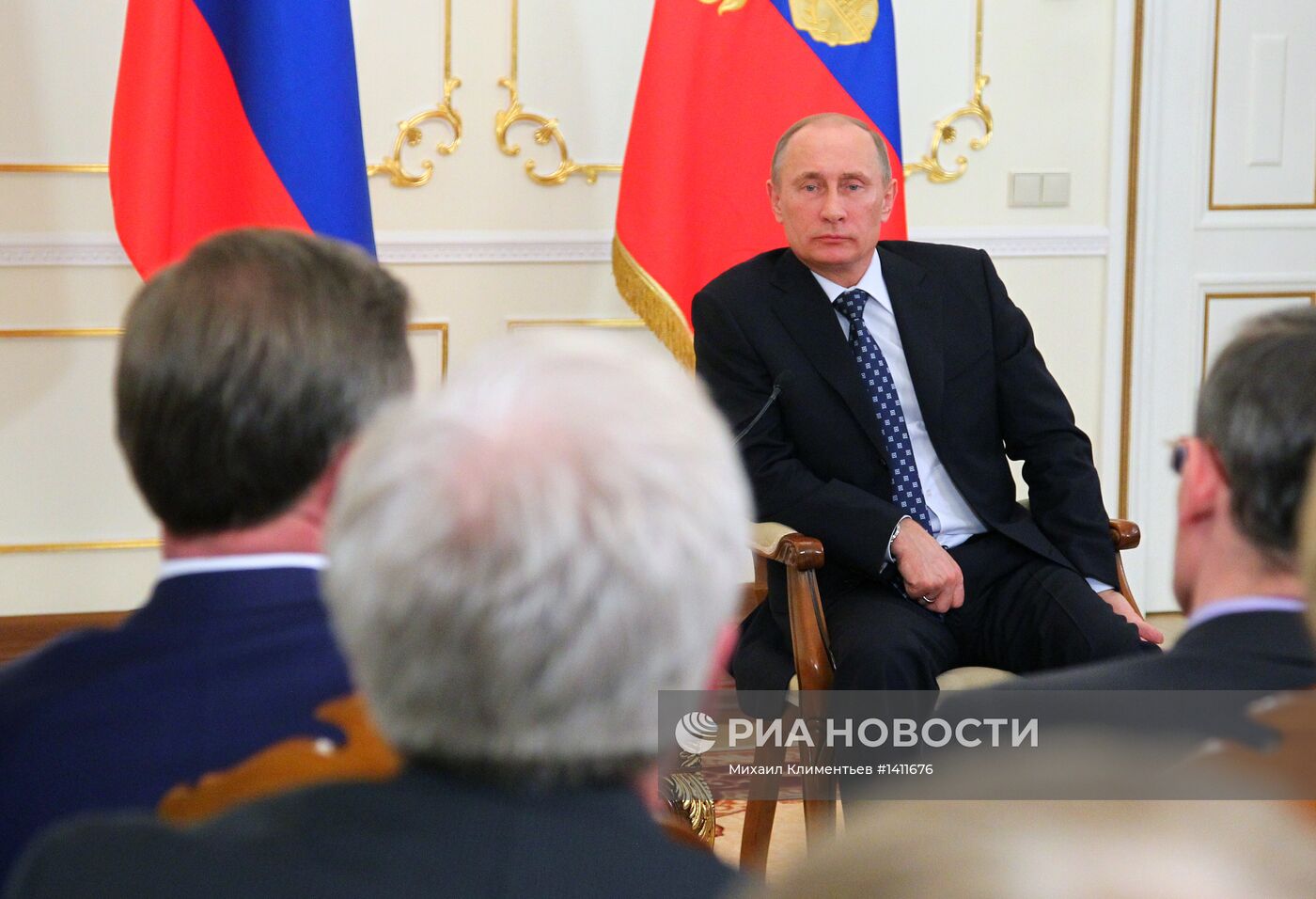 В.Путин встретился с участниками военно-исторического обществ РФ