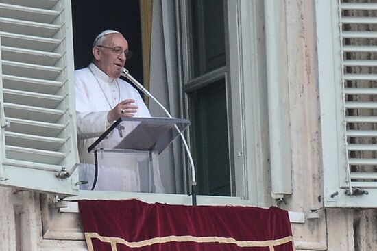 Папа римский Франциск обратился с проповедью к верующим