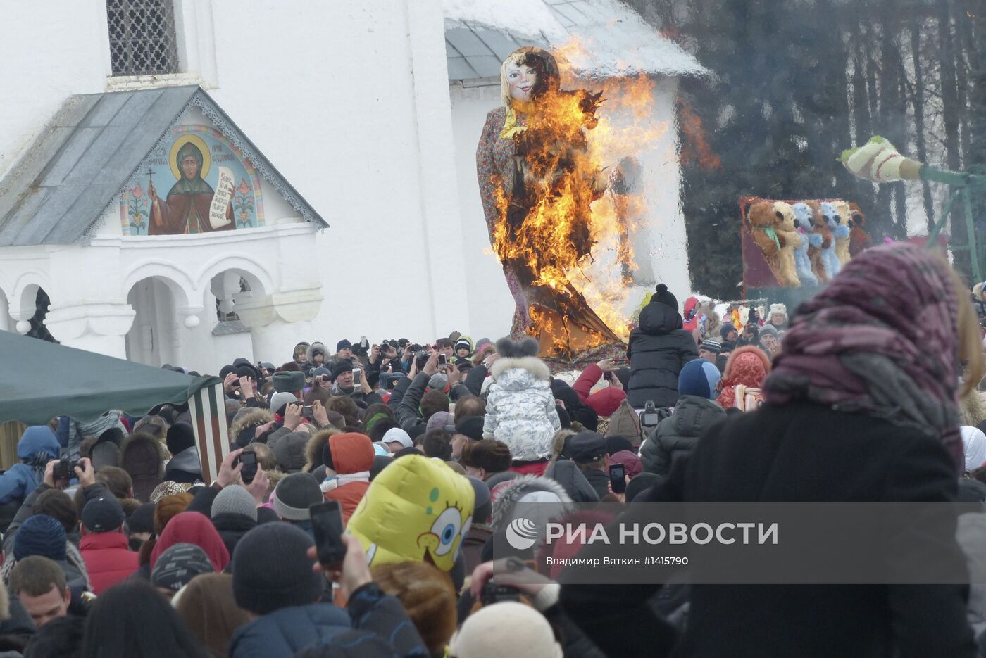 Празднование Масленицы в Суздале