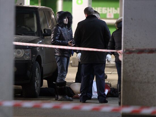 Адвокат убит на парковке торгового центра в Москве