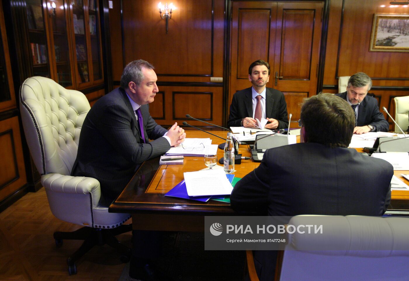 Дмитрий Рогозин провел совещание в Доме правительства РФ