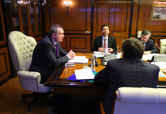 Дмитрий Рогозин провел совещание в Доме правительства РФ