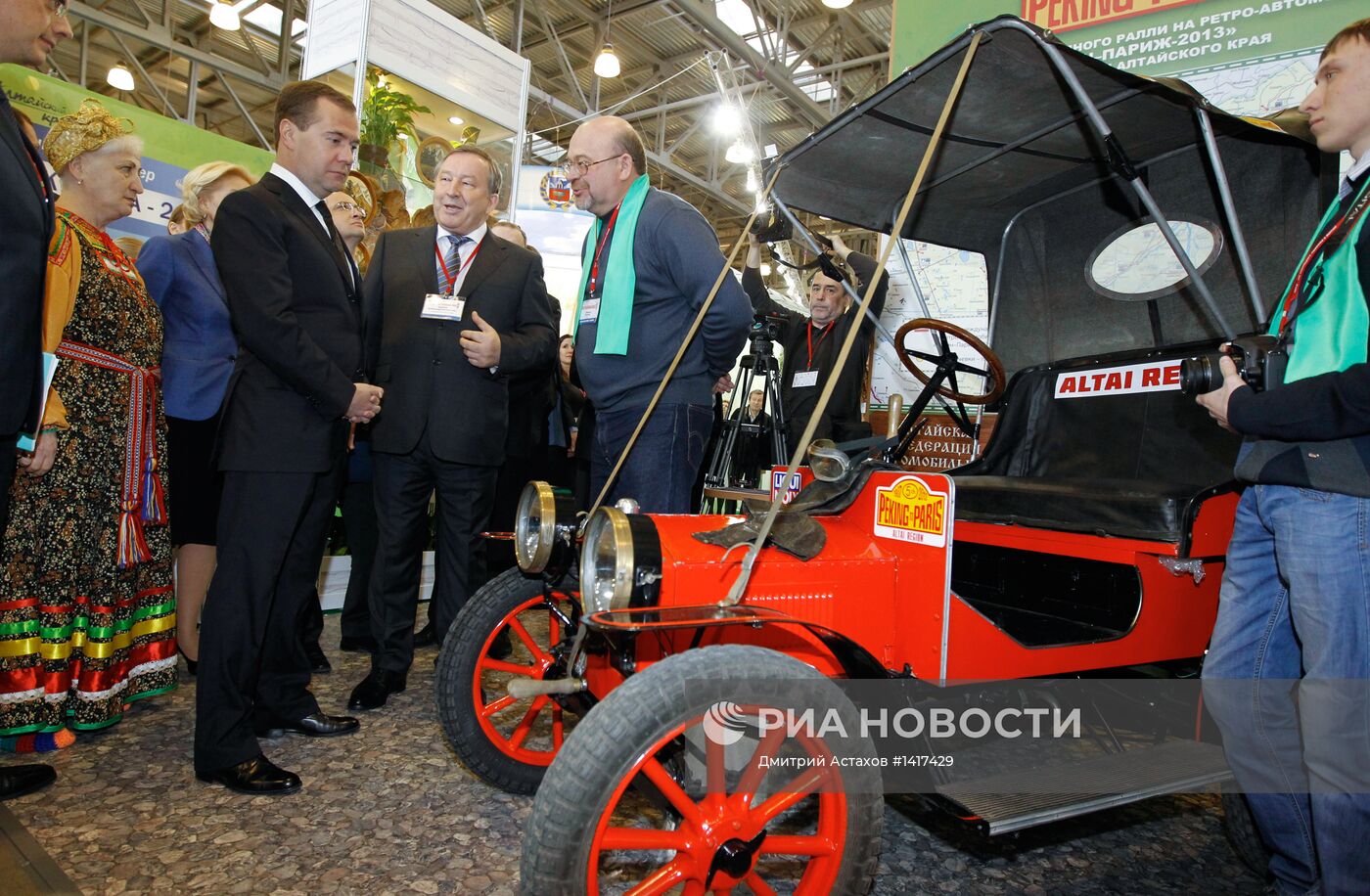 Посещение Д.Медведевым выставки "Интурмаркет (ITM) - 2013"