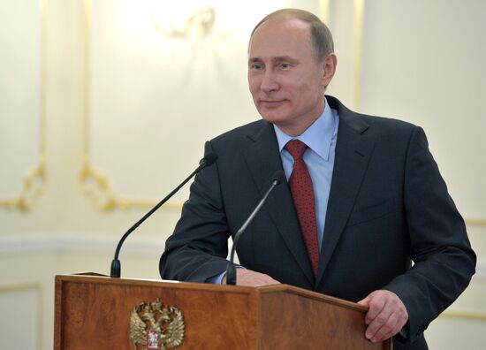 В. Путин вручил премии молодым деятелям культуры за 2012 год