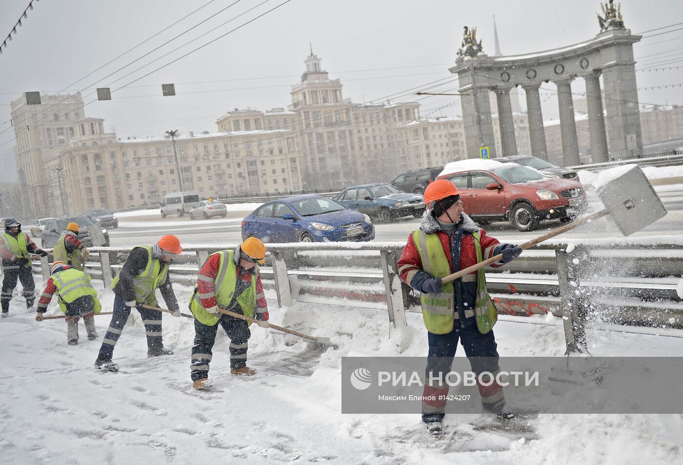 Уборка снега в Москве