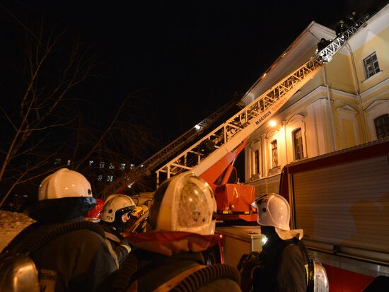 Здание ГИТИС горит в Москве