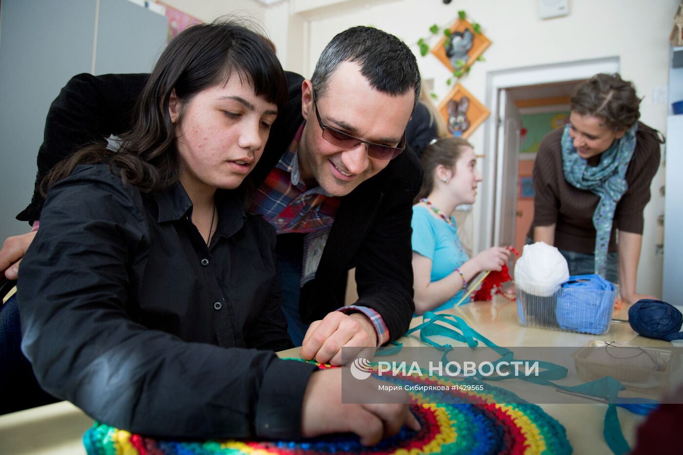 Ксения Алферова и Егор Бероев посетили интернат в Шуе