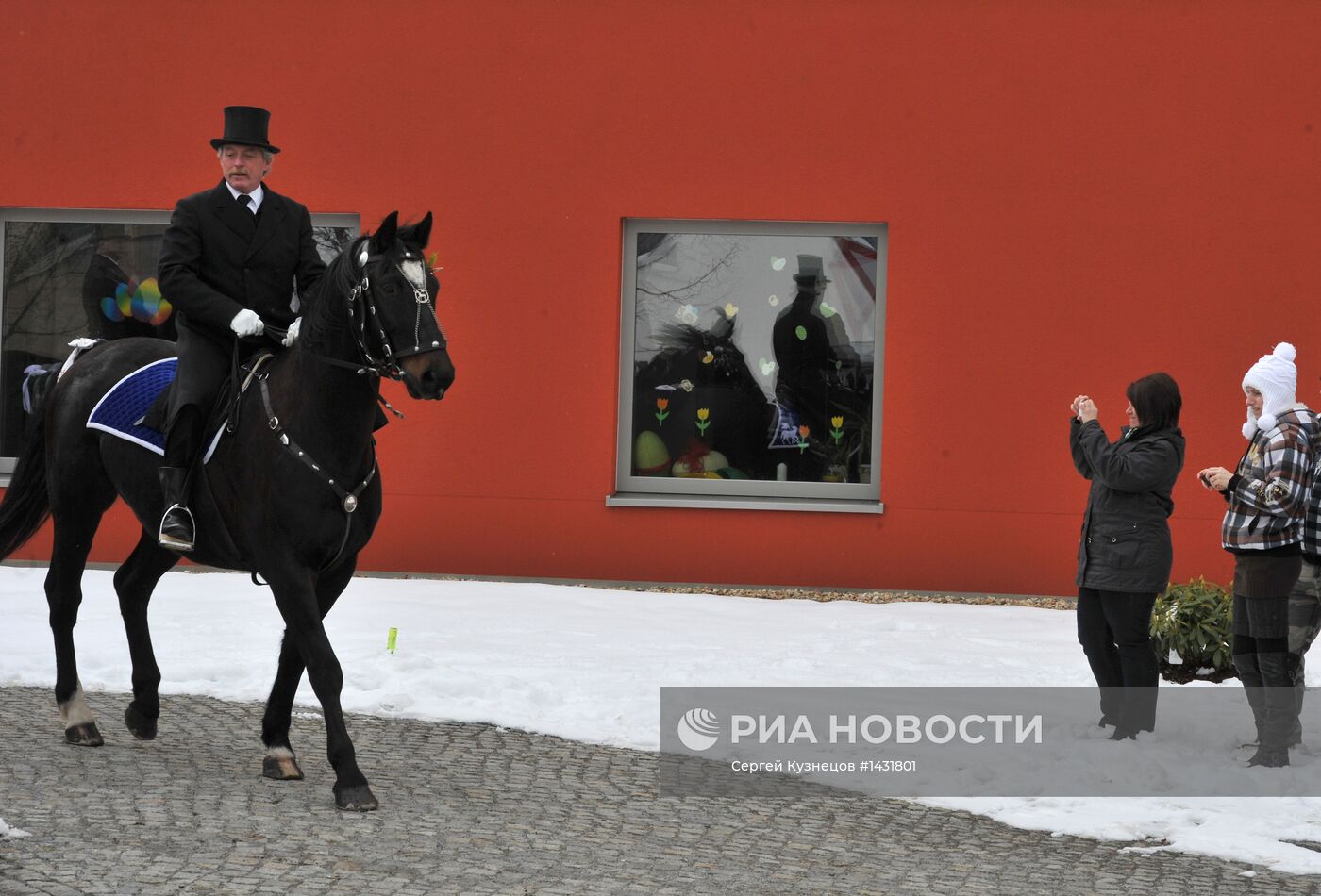 Пасхальное конное шествие по улицам Радибора в Саксонии