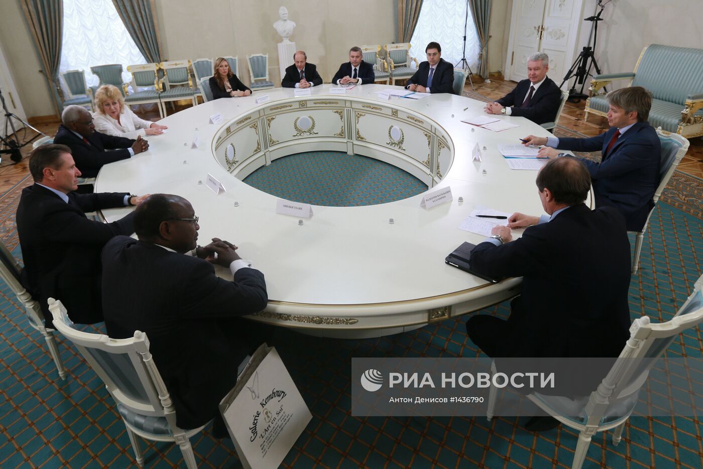 Встреча мэра Москвы С.Собянина с президентом ИААФ Ламином Диаком