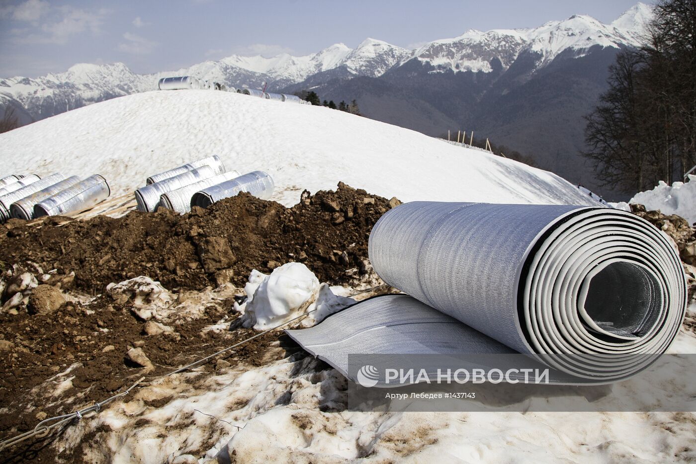 Консервация снега на склонах "Роза Хутор" к Олимпиаде в Сочи