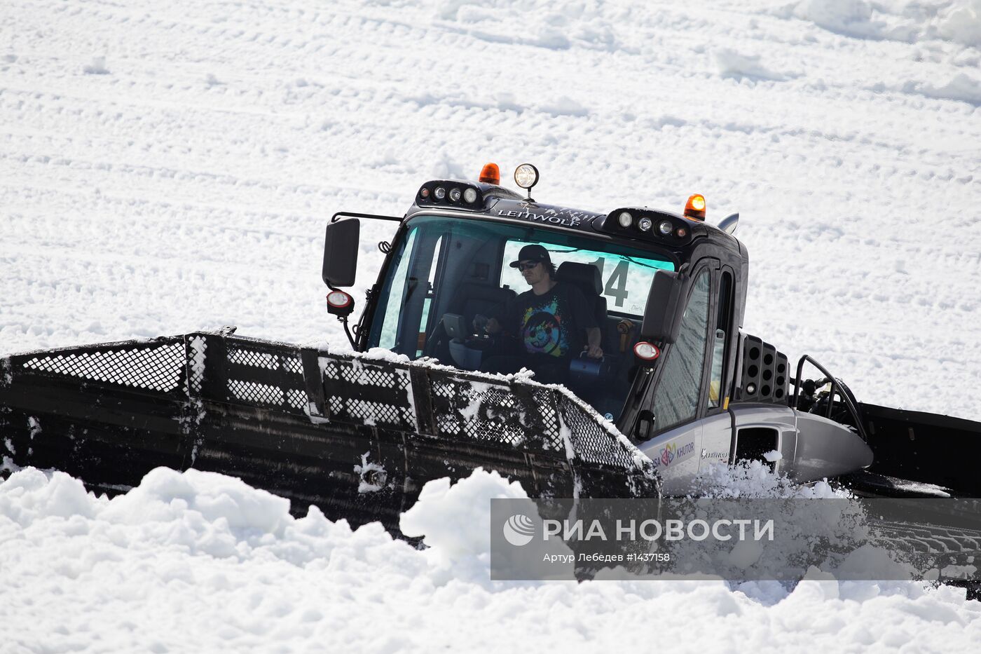 Консервация снега на склонах "Роза Хутор" к Олимпиаде в Сочи